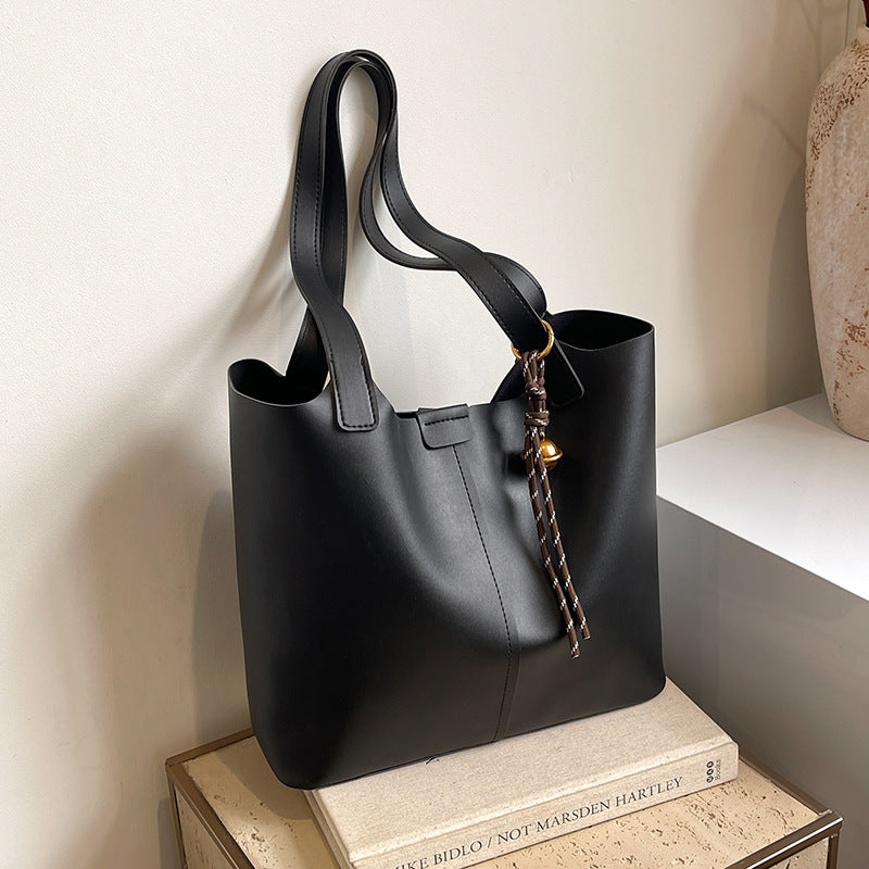 Fashionable And Versatile Commuter Shoulder Bag